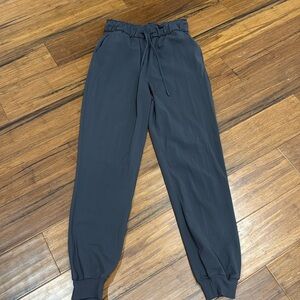 Lululemon on the fly joggers